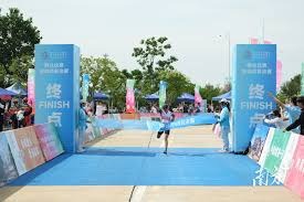 勇士球队助攻率高，全队配合默契