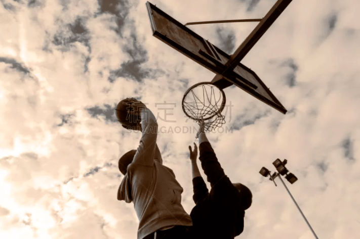 时代落幕！詹姆斯已达17场缺阵上限，21年纪录恐将终结